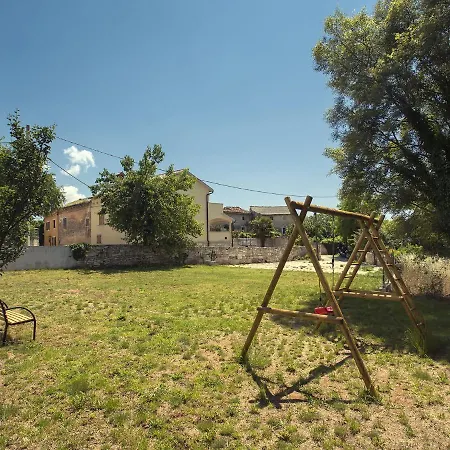 In Svetvincenat With Pool & Holiday home