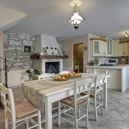 In Svetvincenat With Pool & Holiday home