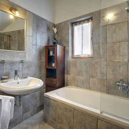 In Svetvincenat With Pool & Holiday home